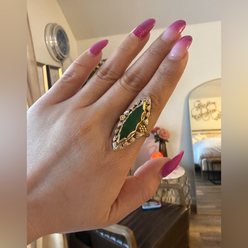 10k jade ring - Picture 2 of 5